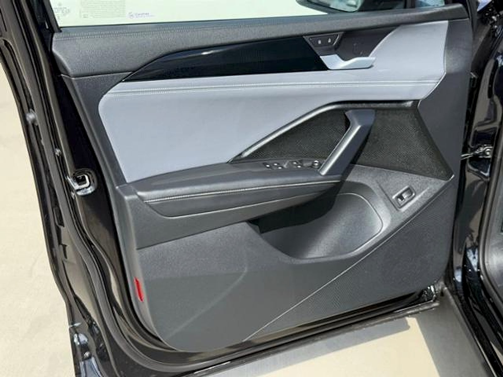 2026 Volkswagen Tiguan SE R-LINE BLACK - Photo 11