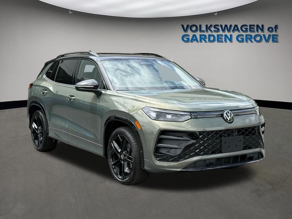 New 2026 Volkswagen Tiguan 2.0T SE R-Line Black SUV