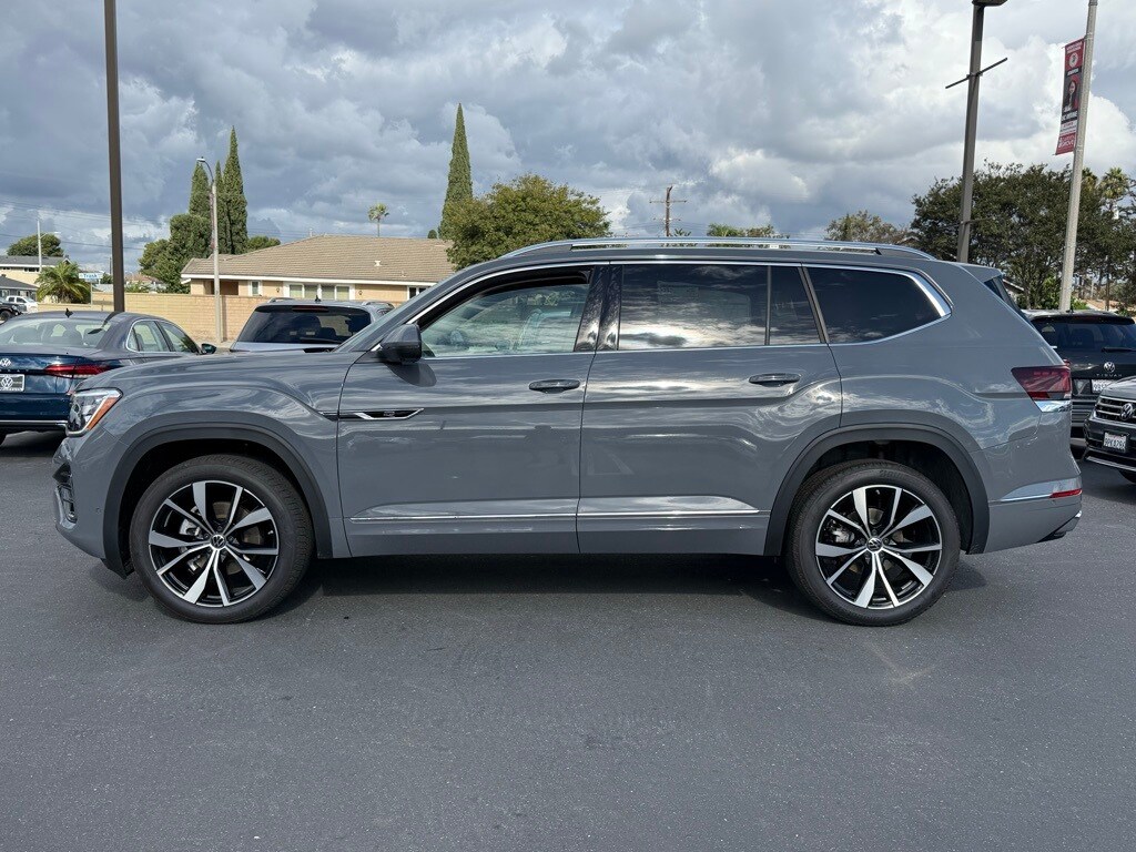 2026 Volkswagen Atlas SEL Premium R-Line photo 2