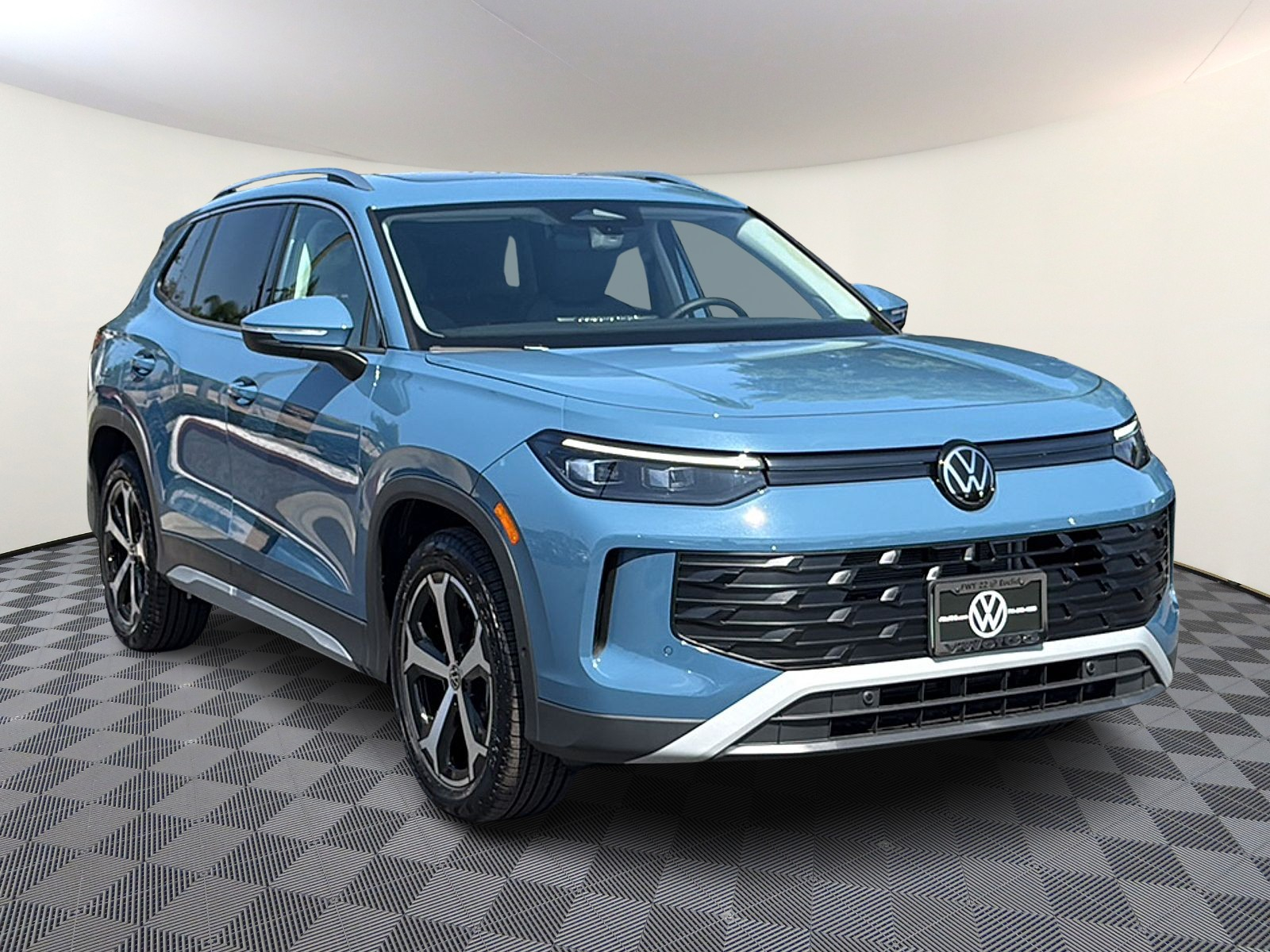 New 2026 Volkswagen Tiguan SE SUV