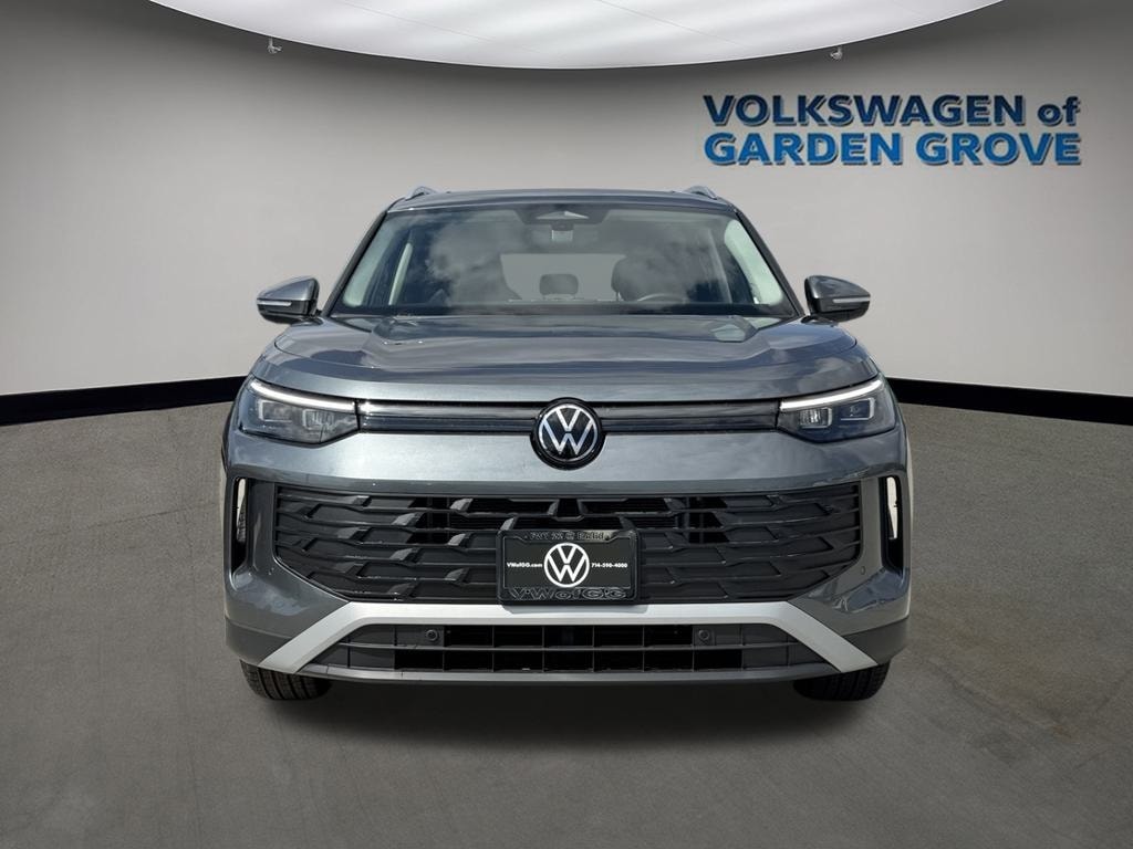 New 2025 Volkswagen Tiguan 2.0T SE SUV