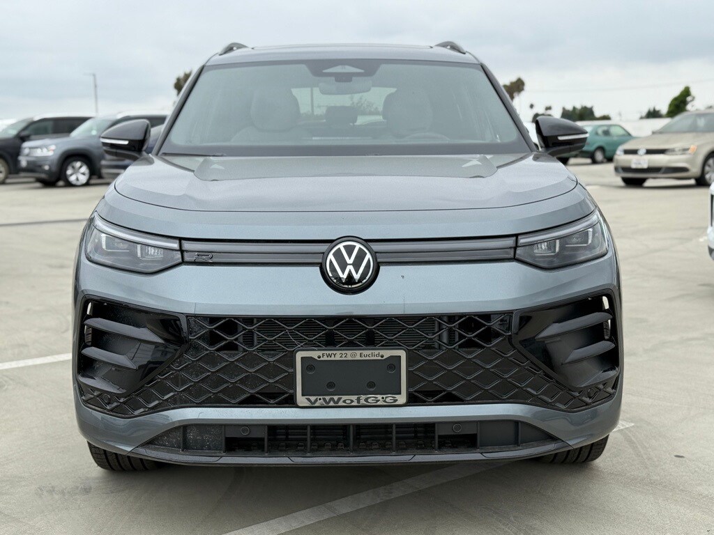 2025 Volkswagen Tiguan SE R-Line Black photo 3