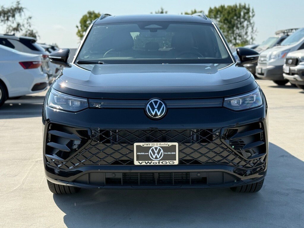 2025 Volkswagen Tiguan SE R-Line Black photo 2