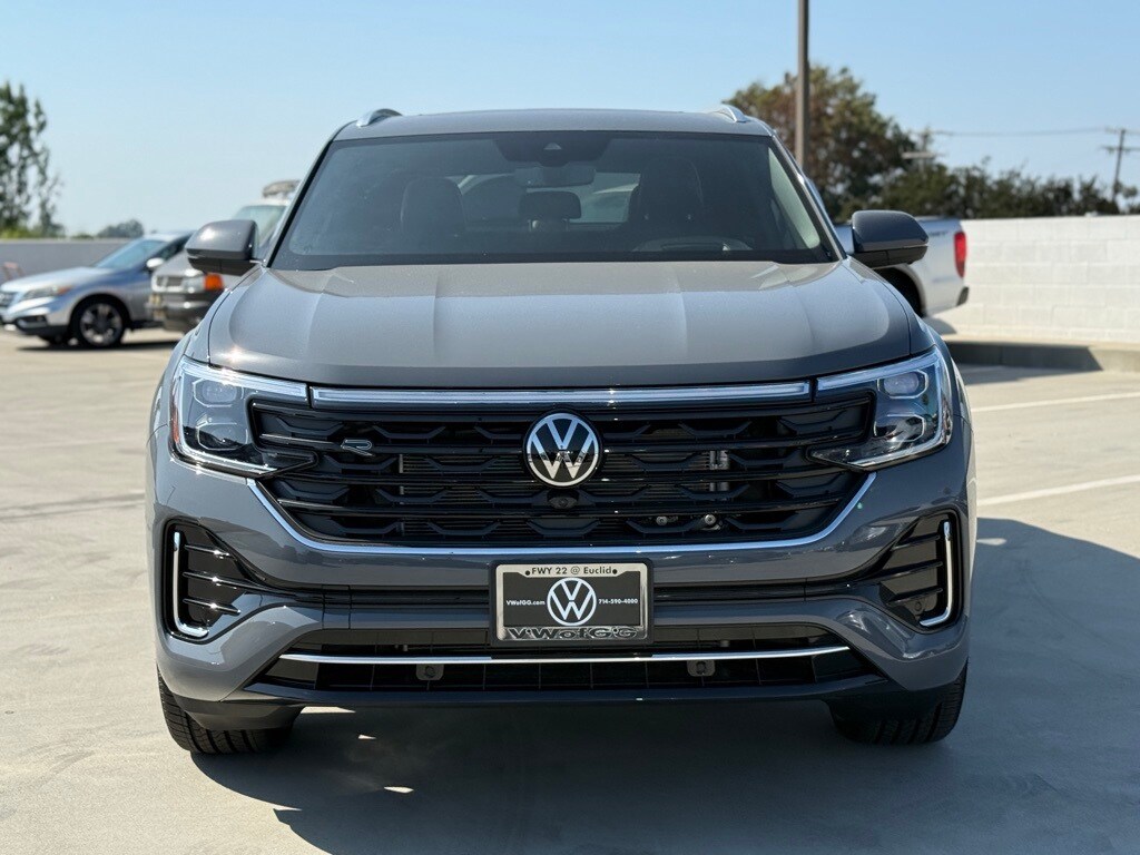 2026 Volkswagen Atlas Cross Sport SEL Premium R-Line photo 3