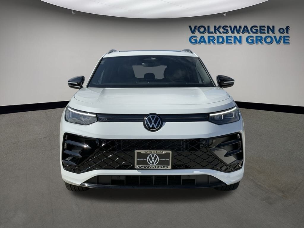 2026 Volkswagen Tiguan SE R-Line Black photo 2