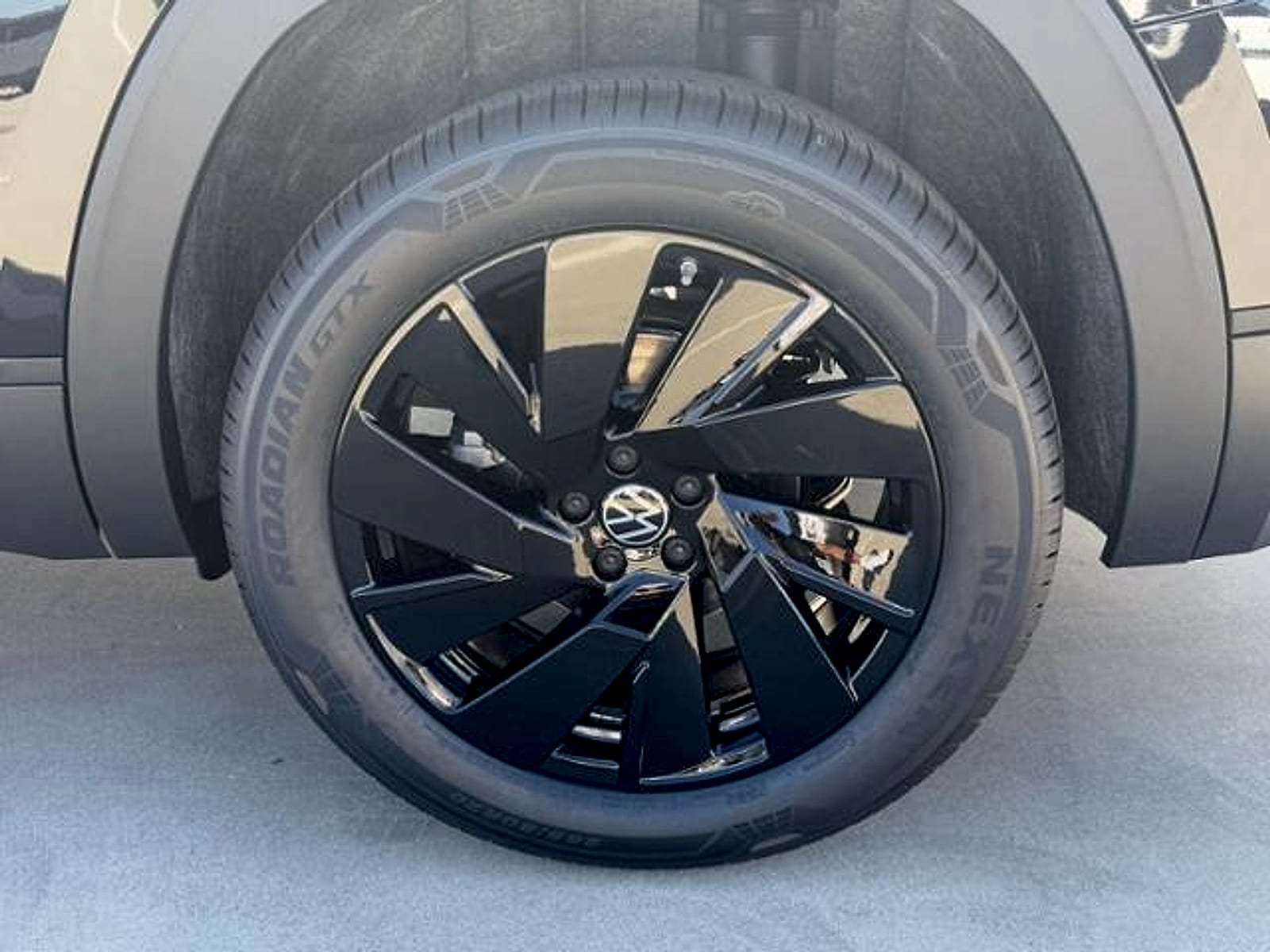 2026 Volkswagen Atlas SE w/Tech - Photo 10