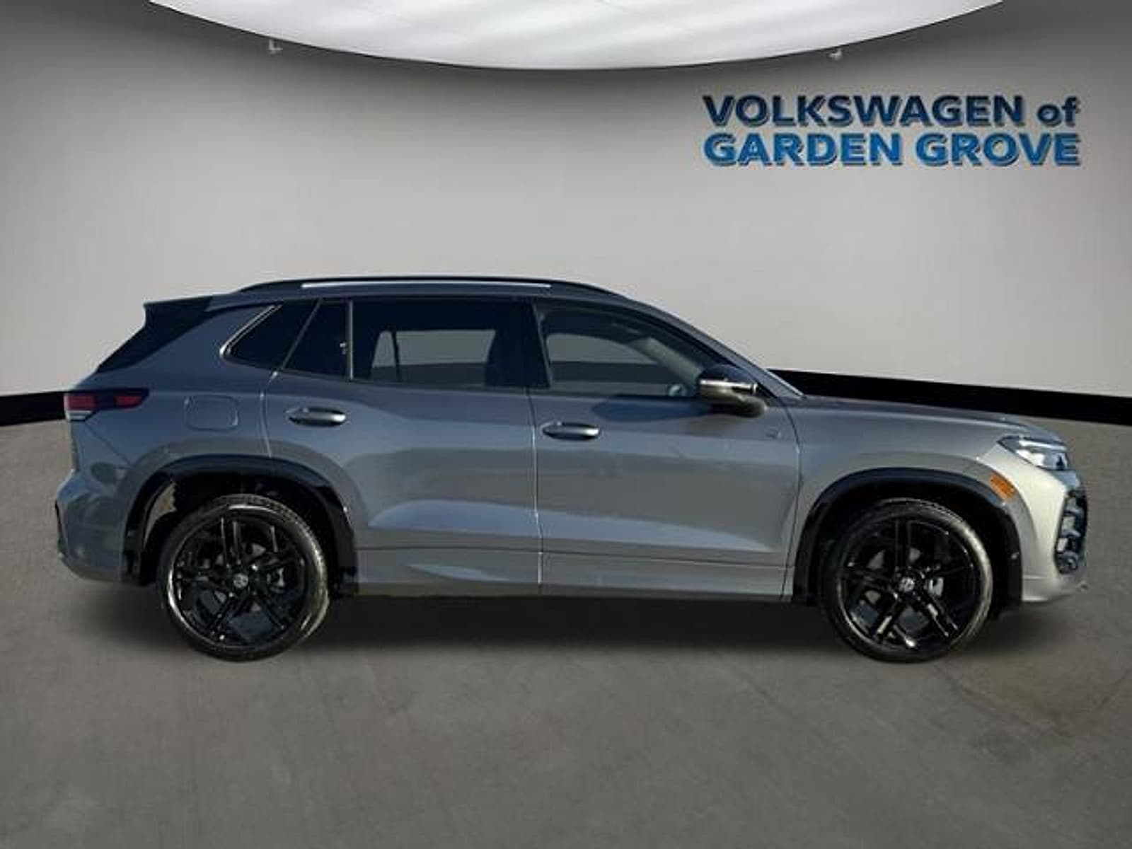 2026 Volkswagen Tiguan SE R-LINE BLACK - Photo 8