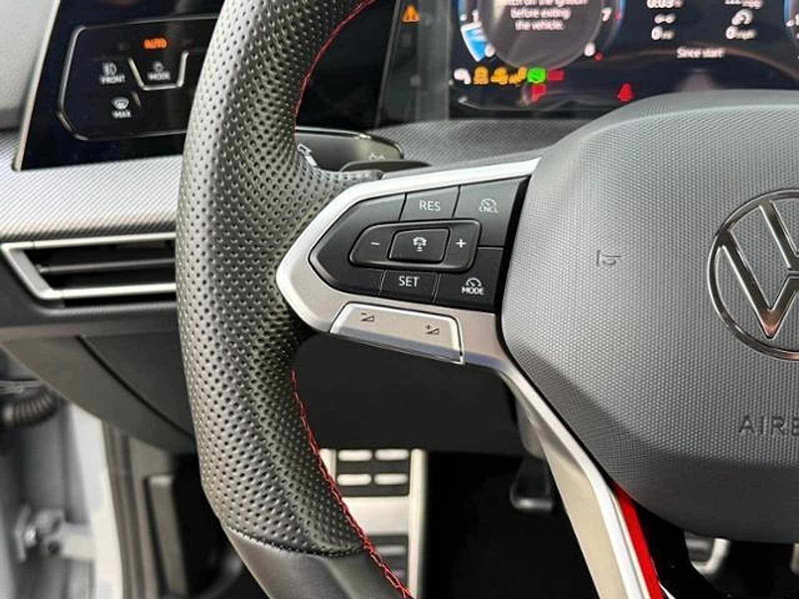 2026 Volkswagen Golf GTI SE | CarEdge | CarEdge