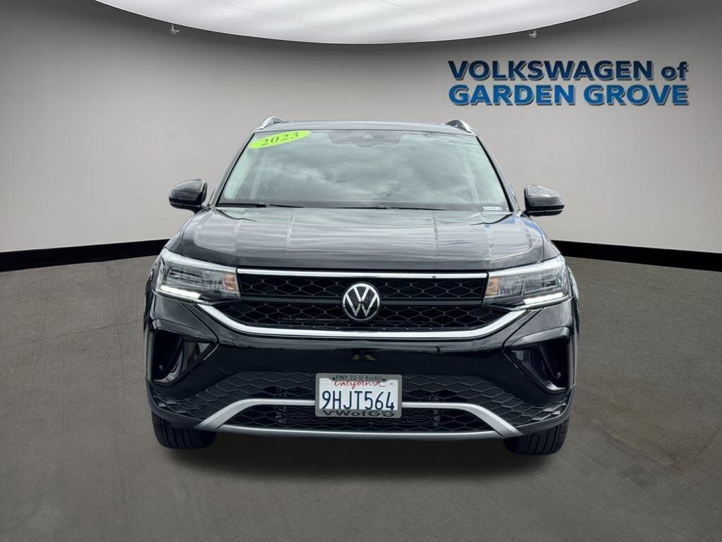 2023 Volkswagen Taos SE photo 2