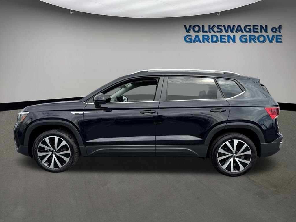 2023 Volkswagen Taos SE photo 4