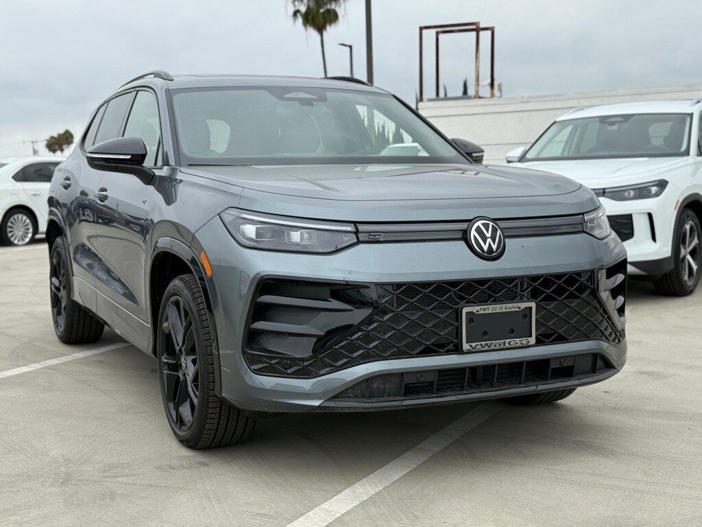 2025 Volkswagen Tiguan SE R-Line Black photo 2