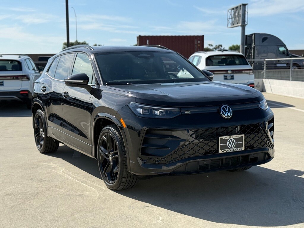 New 2026 Volkswagen Tiguan 2.0T SE R-Line Black SUV