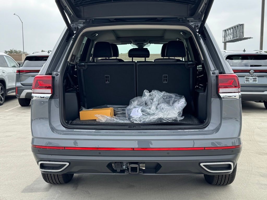 2026 Volkswagen Atlas SE w/Tech - Photo 10