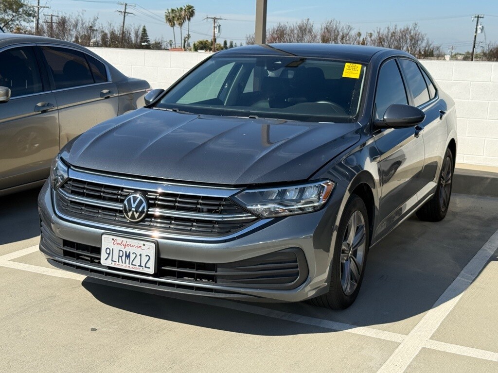 Used 2024 Volkswagen Jetta 1.5T SE Sedan