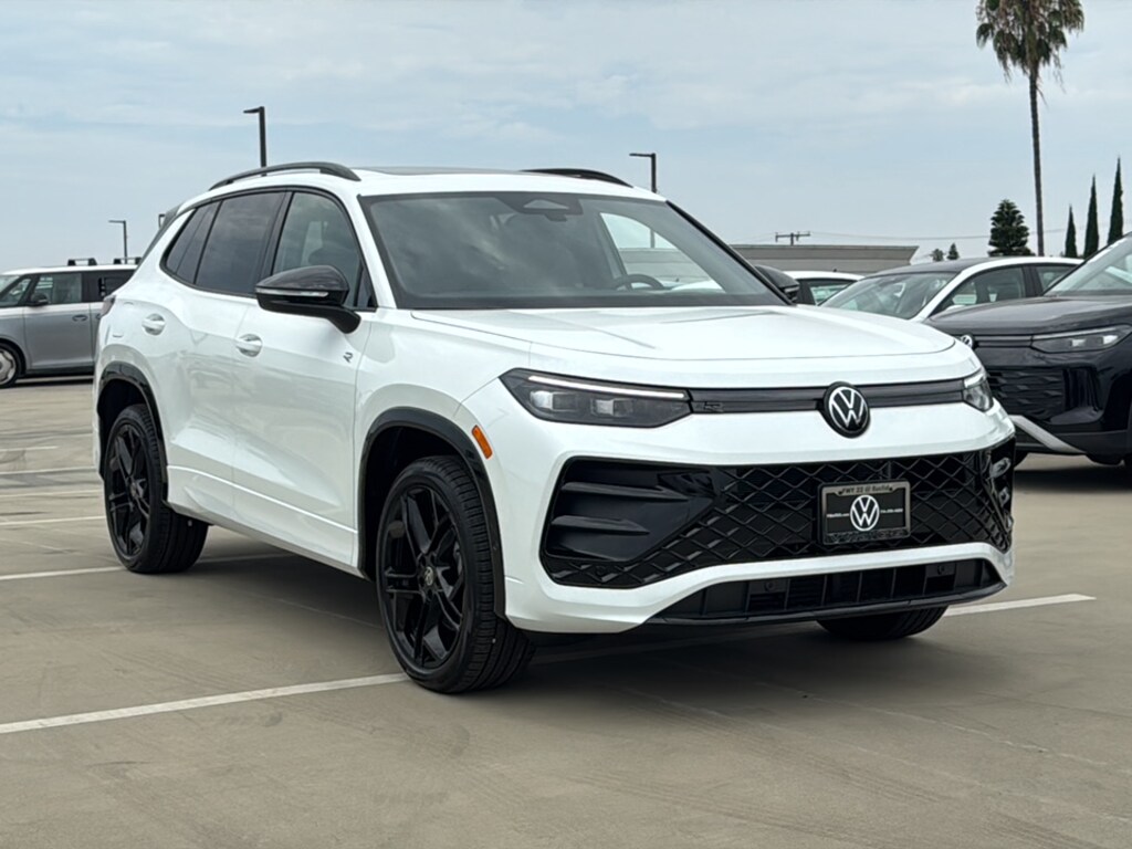 New 2026 Volkswagen Tiguan 2.0T SE R-Line Black SUV