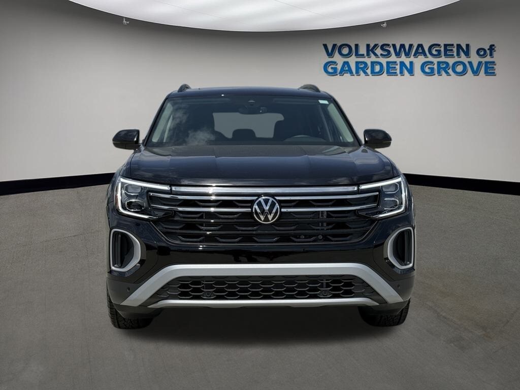 2025 Volkswagen Atlas Peak Edition SE photo 3