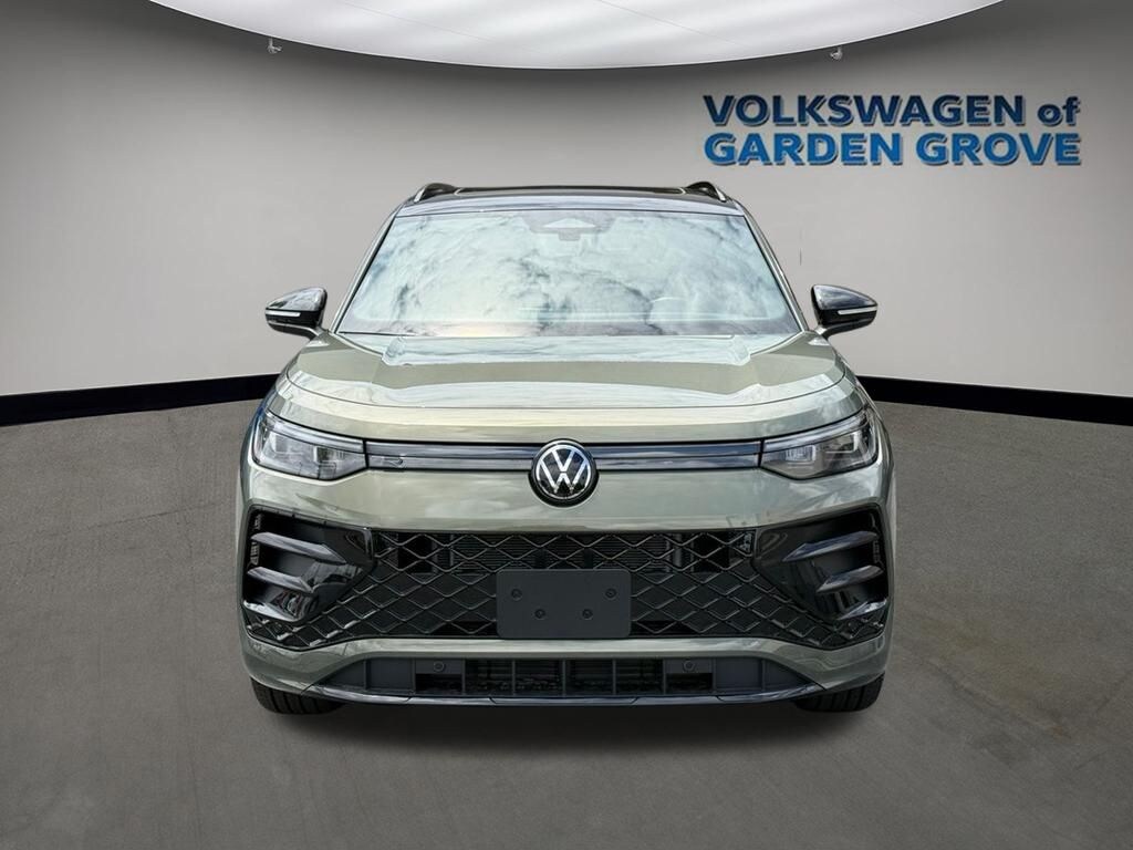 New 2026 Volkswagen Tiguan 2.0T SE R-Line Black SUV