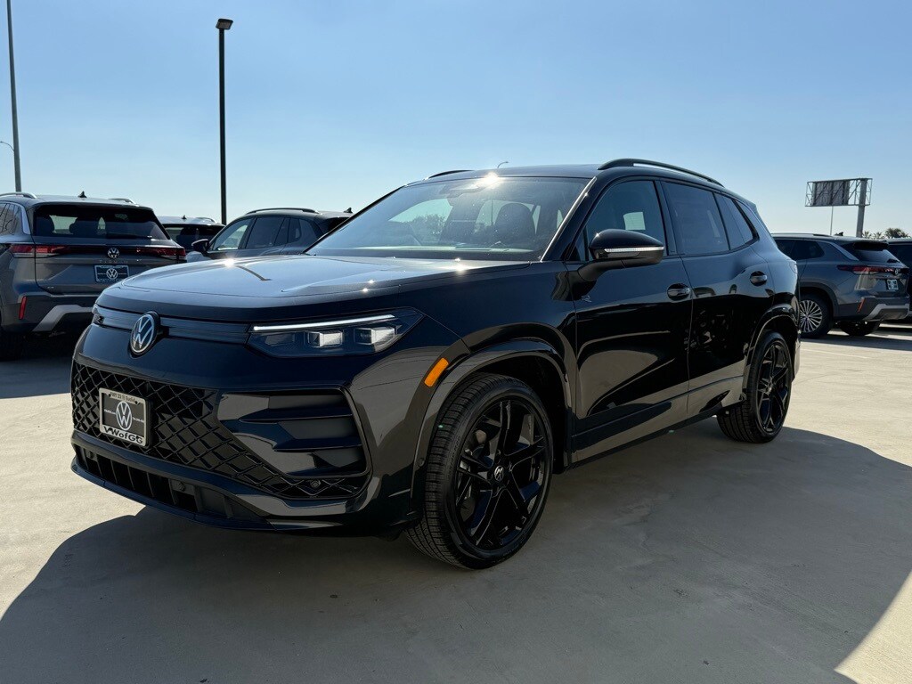 2026 Volkswagen Tiguan SE R-Line Black photo 2