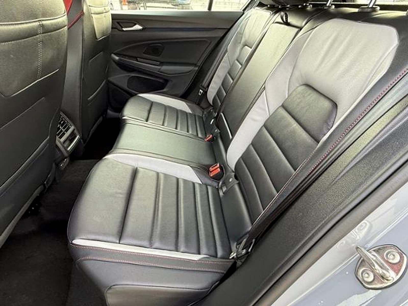 2026 Volkswagen Golf GTI SE | CarEdge | CarEdge
