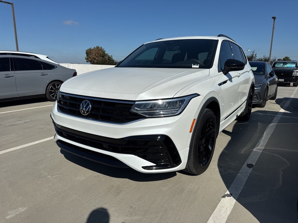 2023 Volkswagen Tiguan SE R-Line Black photo 3