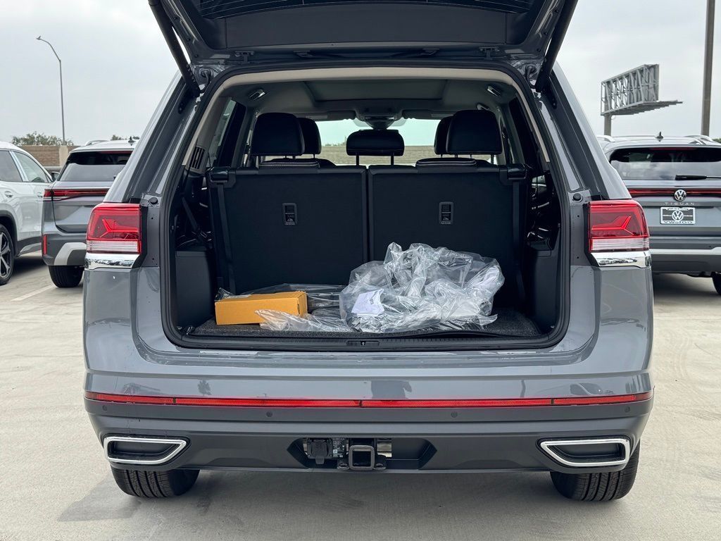 2026 Volkswagen Atlas SE w/Tech - Photo 10