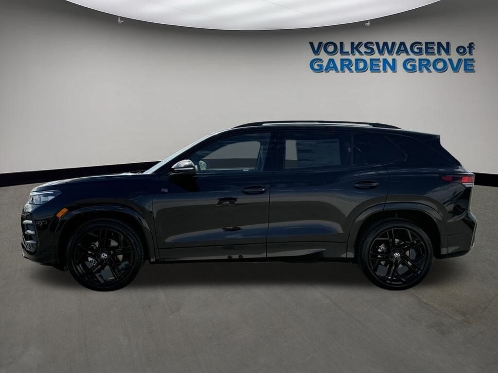 New 2026 Volkswagen Tiguan 2.0T SE R-Line Black SUV