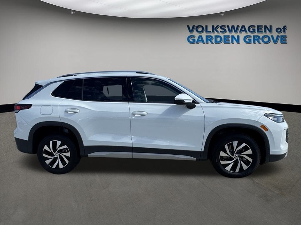 2025 Volkswagen Tiguan S - Photo 8