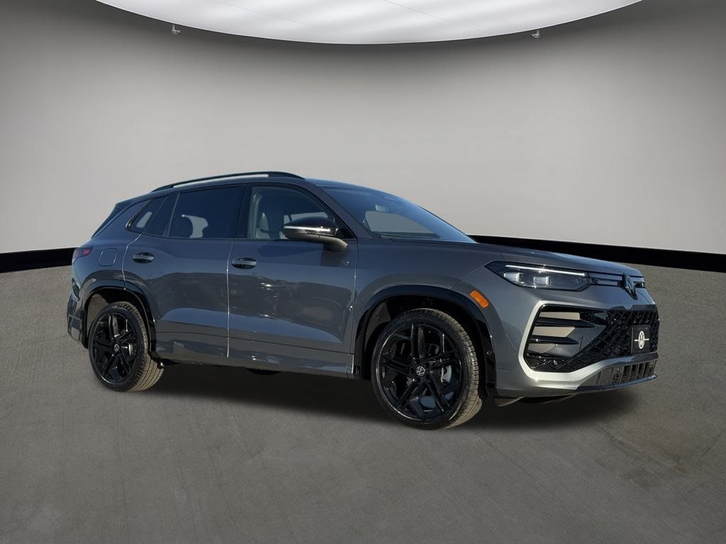 2026 Volkswagen Tiguan SE R-LINE BLACK's photo