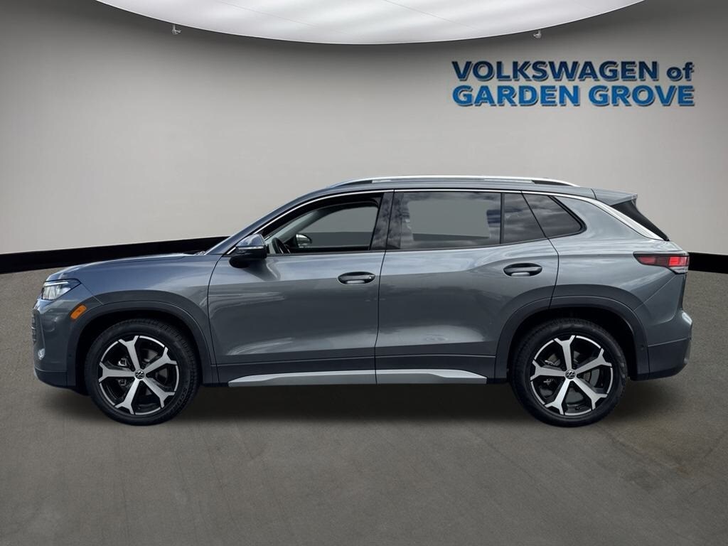 2025 Volkswagen Tiguan SE photo 4