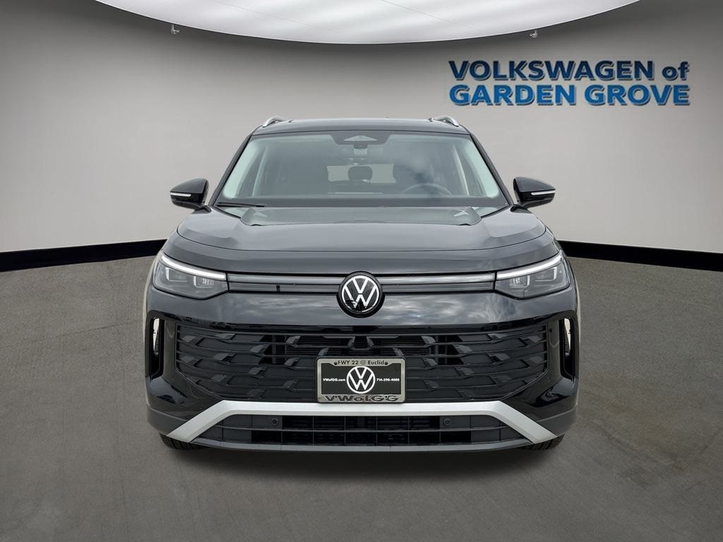 New 2025 Volkswagen Tiguan 2.0T SE SUV