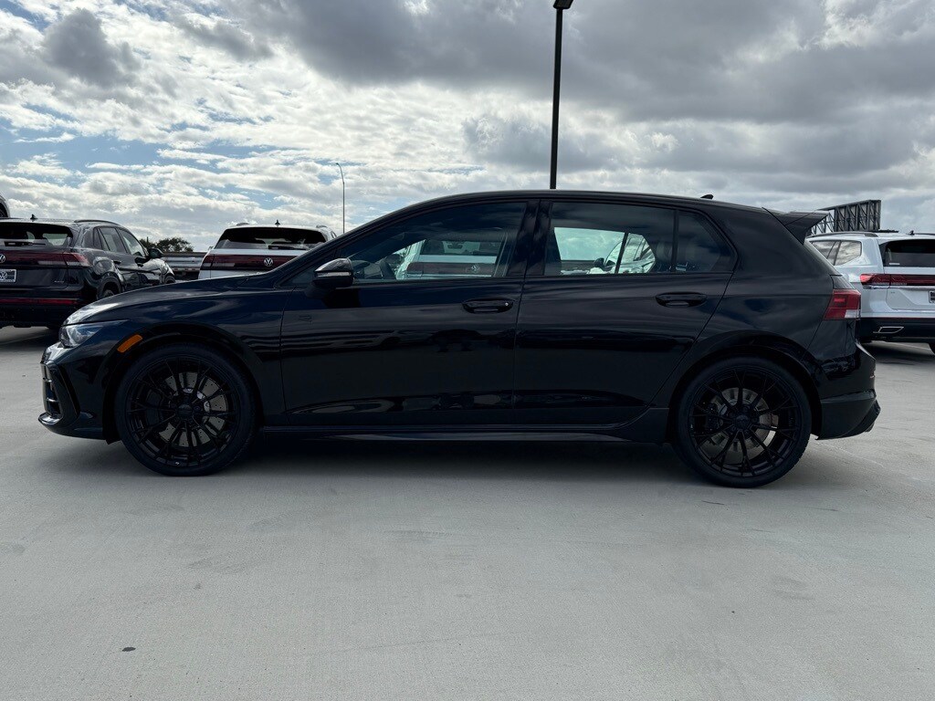 2025 Volkswagen Golf R photo 4