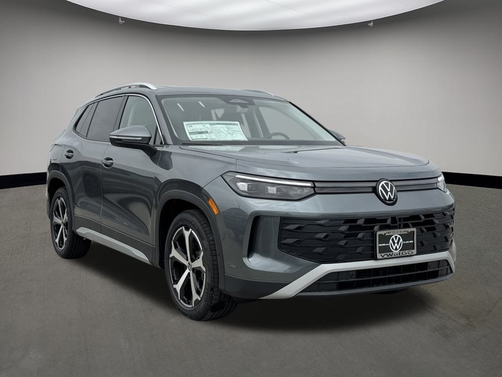 New 2025 Volkswagen Tiguan 2.0T SE SUV
