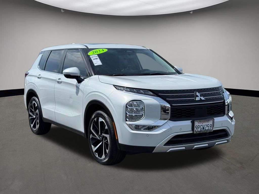 2024 Mitsubishi Outlander SE 2WD's photo