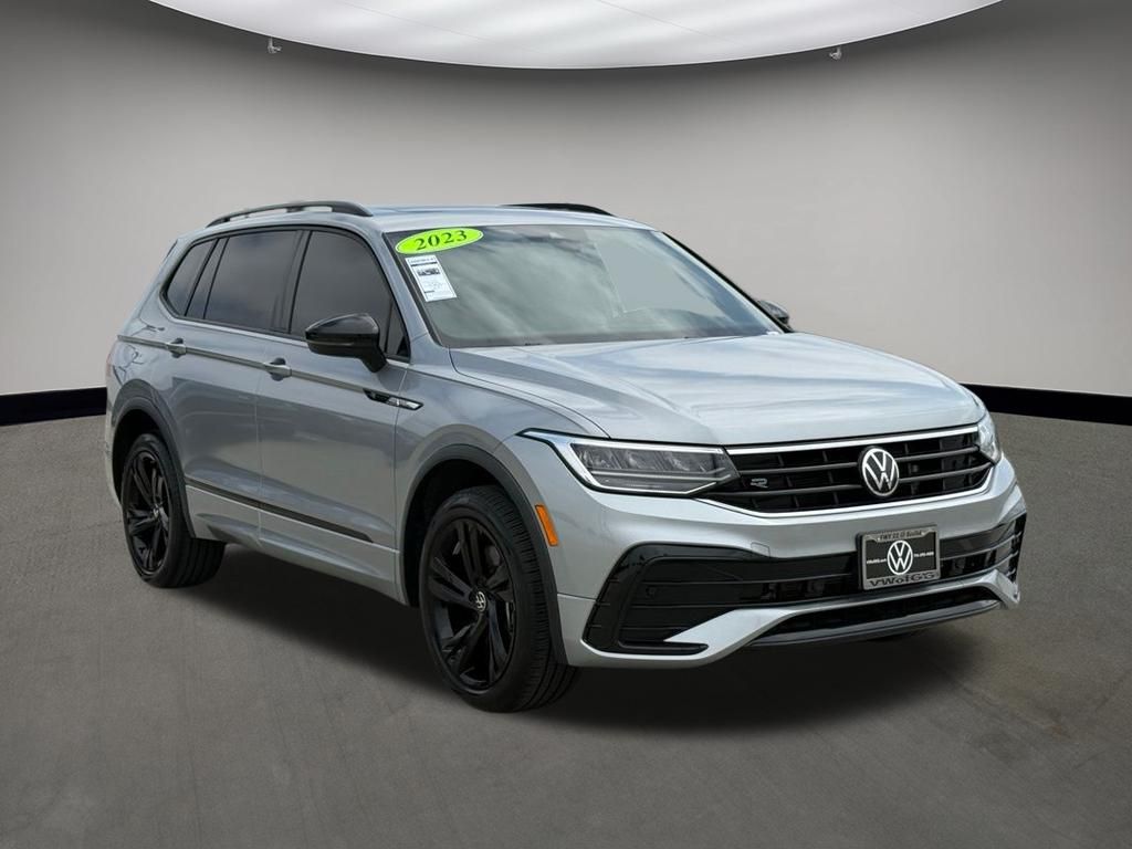 2023 Volkswagen Tiguan 2.0T SE R-Line Black's photo