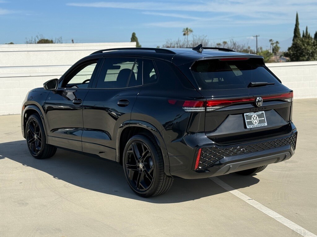 New 2026 Volkswagen Tiguan 2.0T SE R-Line Black SUV