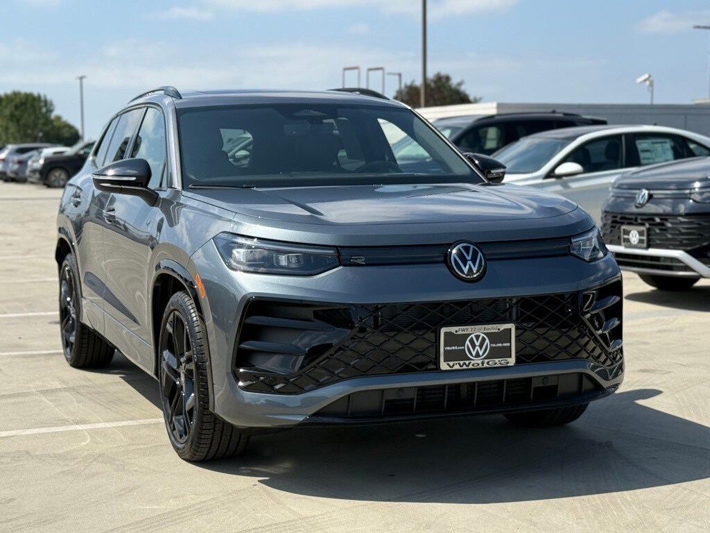 2025 Volkswagen Tiguan SE R-Line Black photo 2