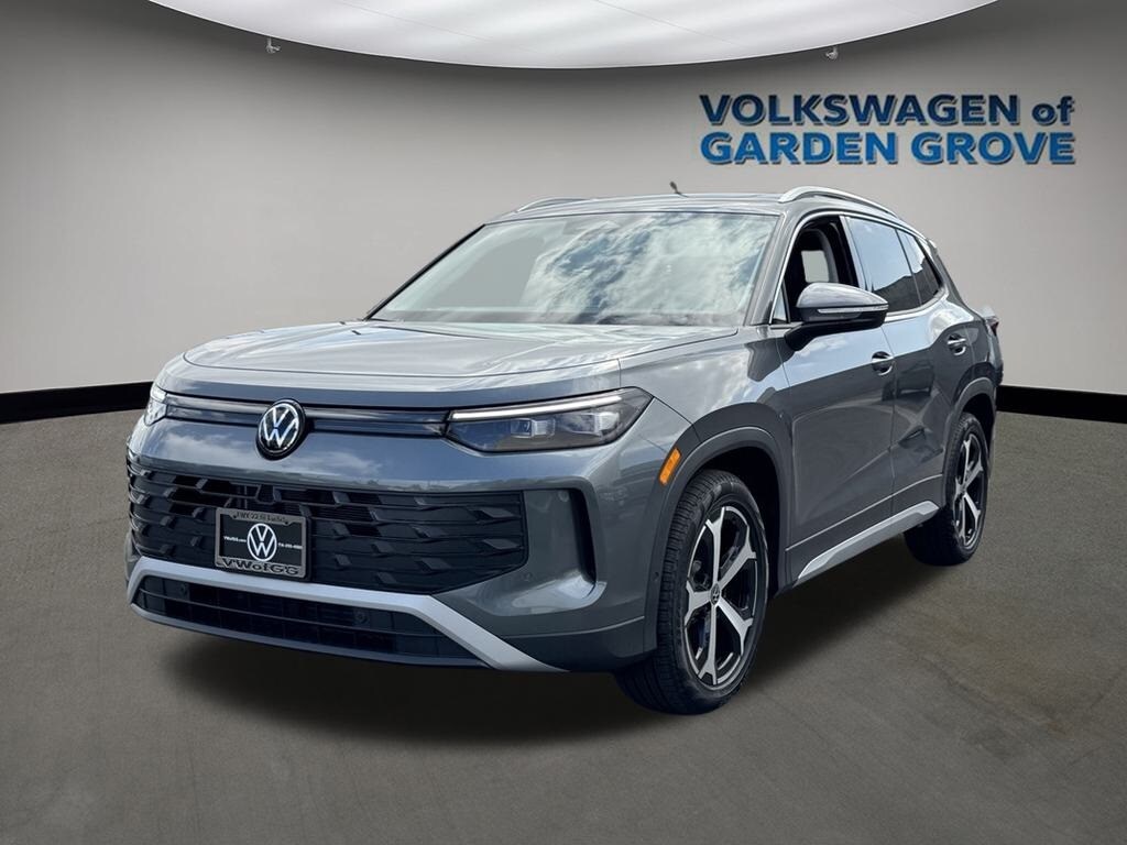 2025 Volkswagen Tiguan SE photo 3