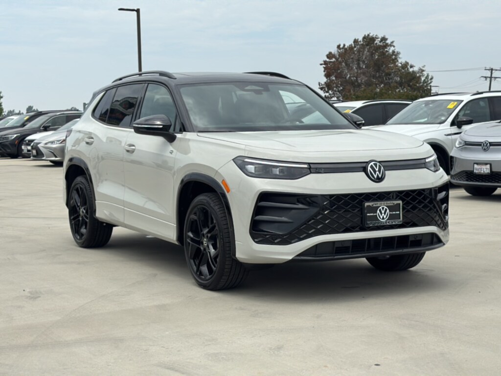 New 2026 Volkswagen Tiguan 2.0T SE R-Line Black SUV