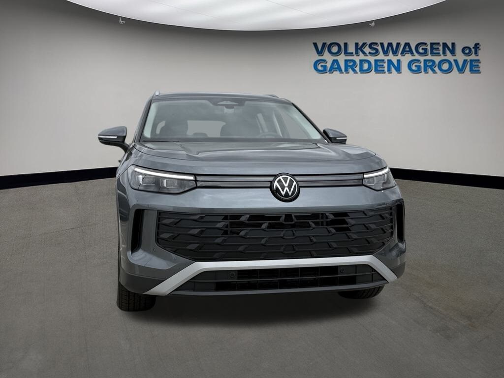 2025 Volkswagen Tiguan S photo 2