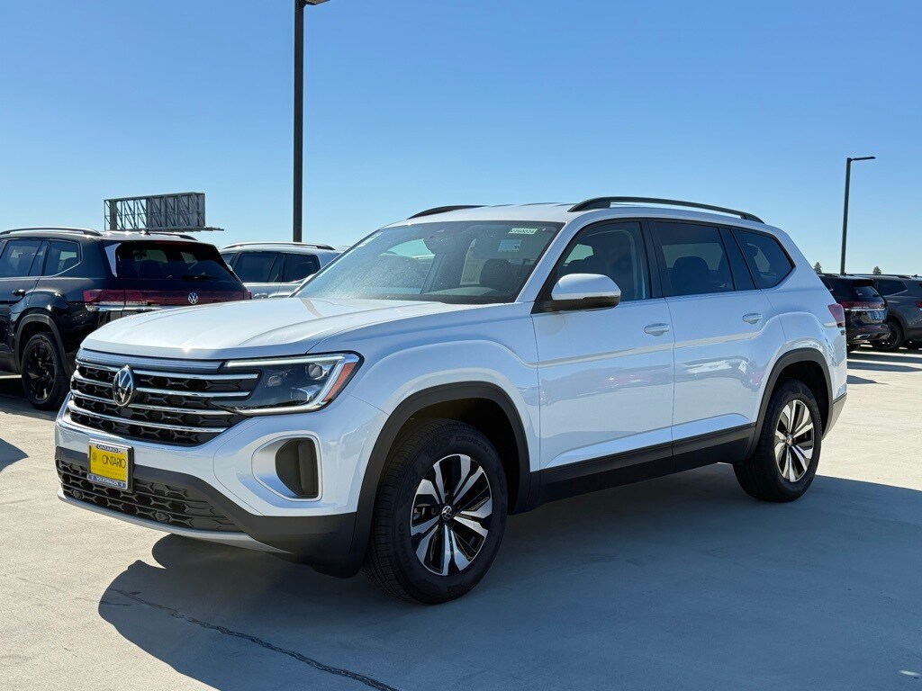 2026 Volkswagen Atlas SE photo 2