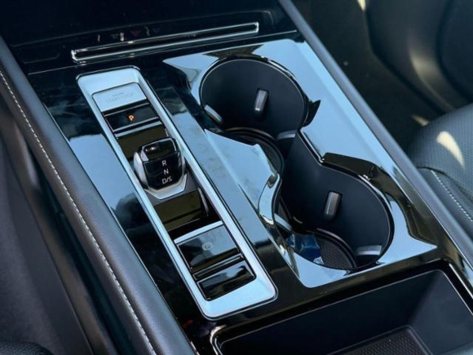 2026 Volkswagen Atlas SE w/Tech - Photo 16