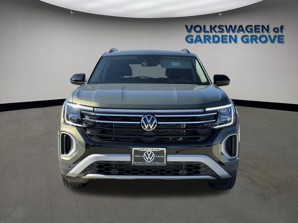 2026 Volkswagen Atlas Peak Edition SE photo 2
