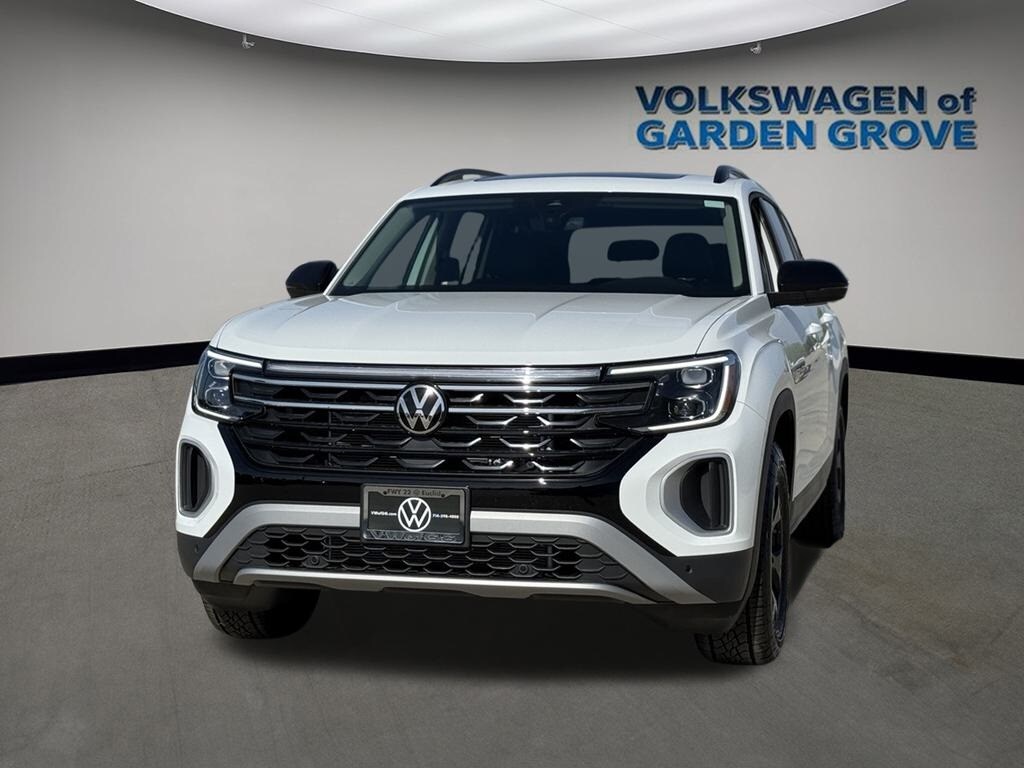 2025 Volkswagen Atlas Peak Edition SE photo 4