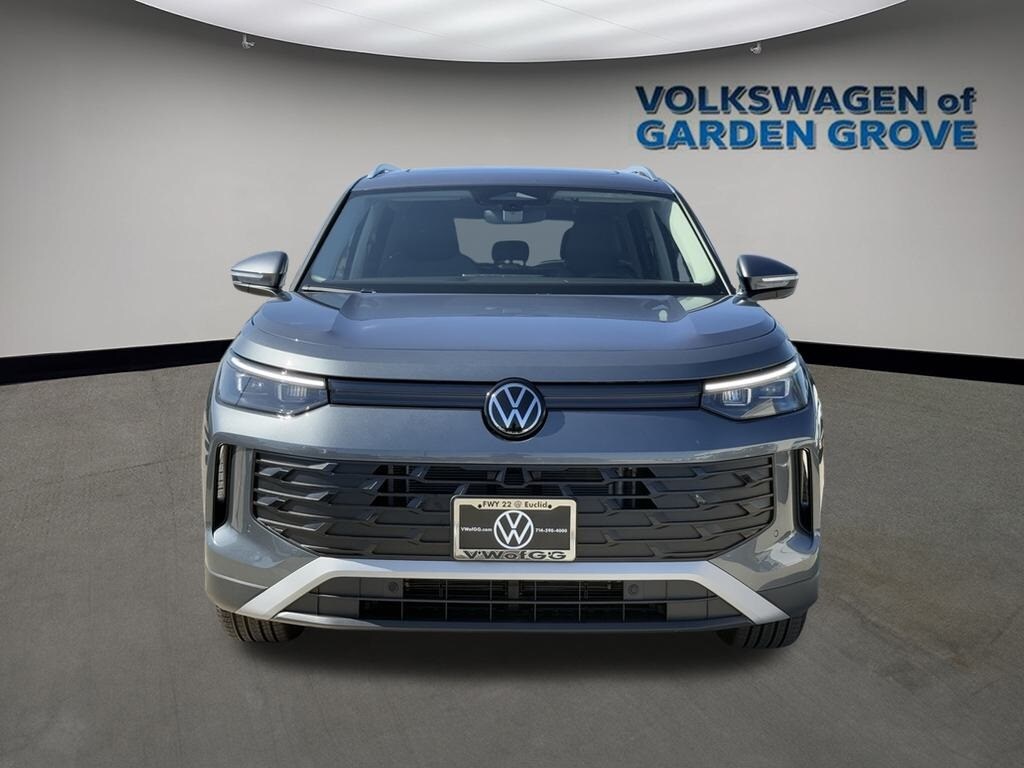 2026 Volkswagen Tiguan SE photo 2