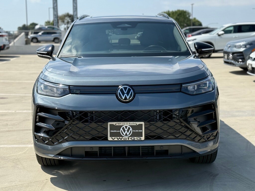 2025 Volkswagen Tiguan SE R-Line Black photo 3