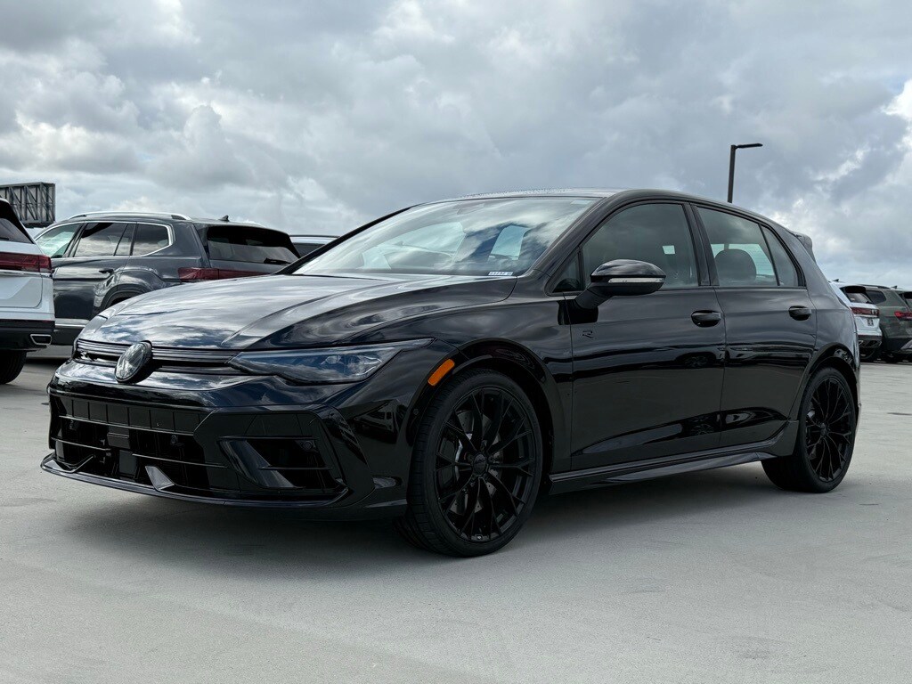 2025 Volkswagen Golf R photo 3