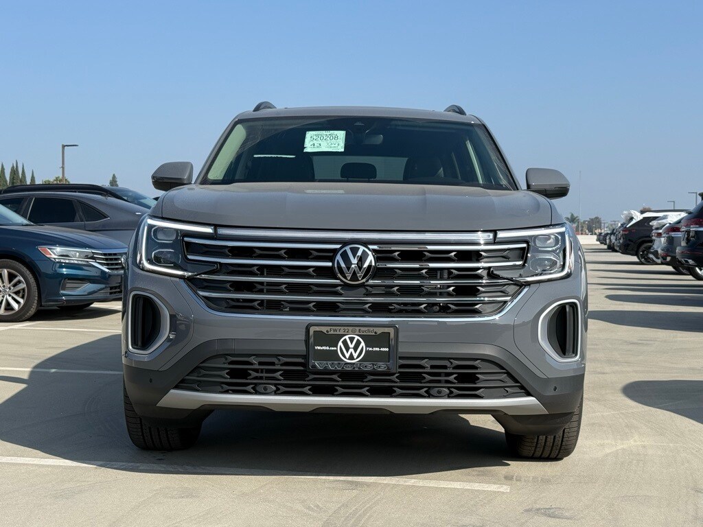 2026 Volkswagen Atlas SE Technology photo 2
