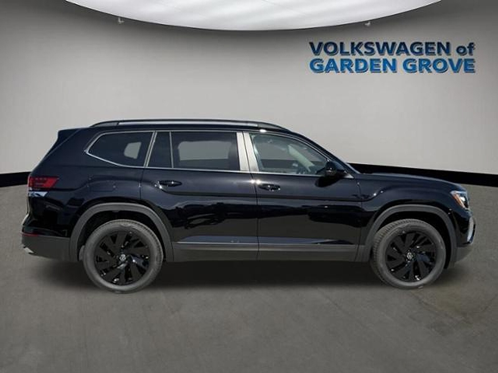 2026 Volkswagen Atlas SE w/Tech - Photo 8