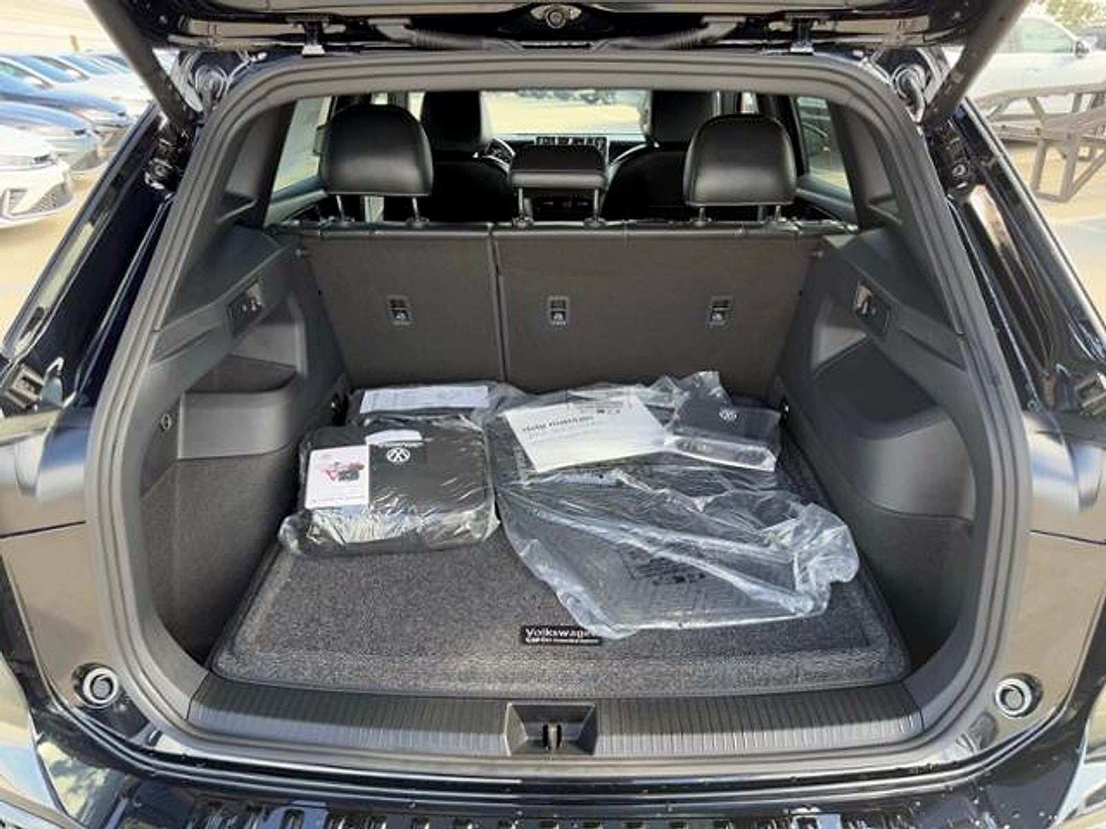 2026 Volkswagen Tiguan SE R-LINE BLACK - Photo 9