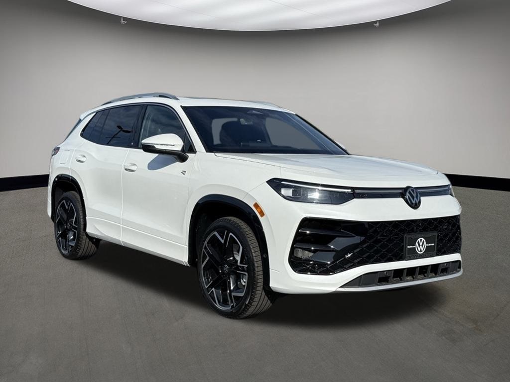 2026 Volkswagen Tiguan SEL R-LINE TURBO's photo